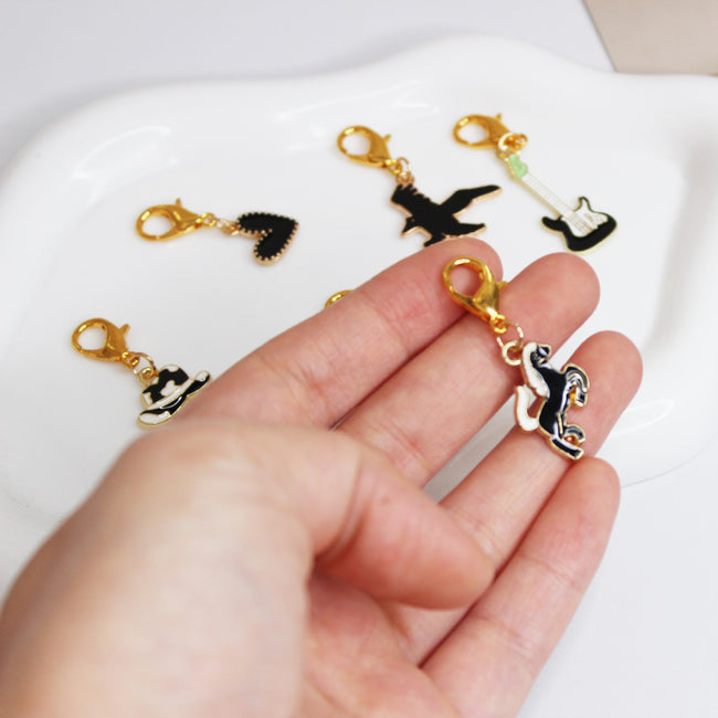 Popular Diy Mark Buckle Black Dripping Oil Love Music Festival Keychain Pendant Main Image